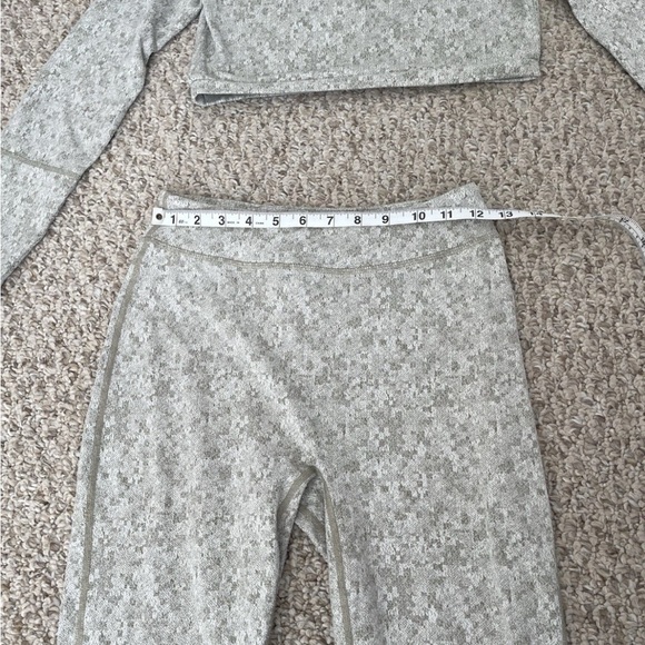 Gymshark Fleur Textured Marl Workout Set - Washed Khaki Marl Green - Picture 9 of 14